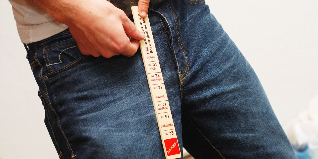 A man measures the length of his member
